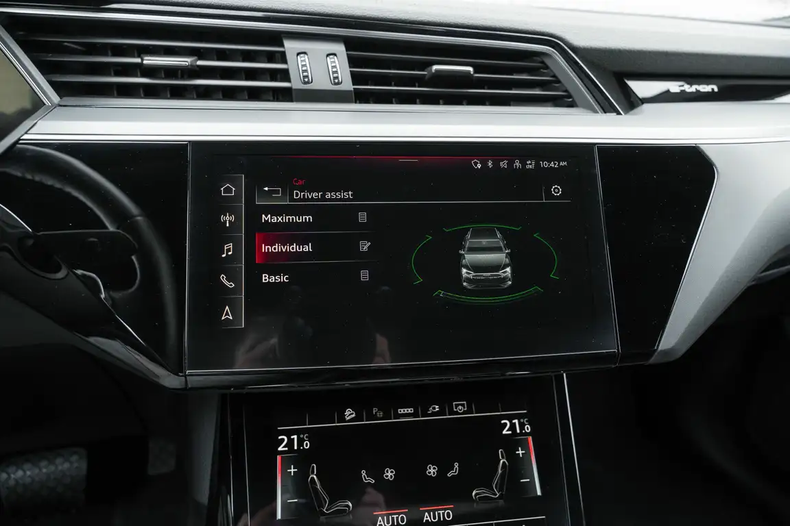 AUDI E-TRON