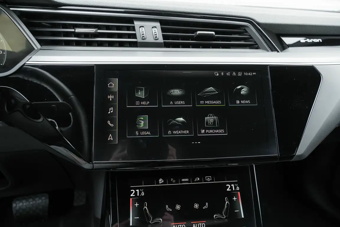 AUDI E-TRON