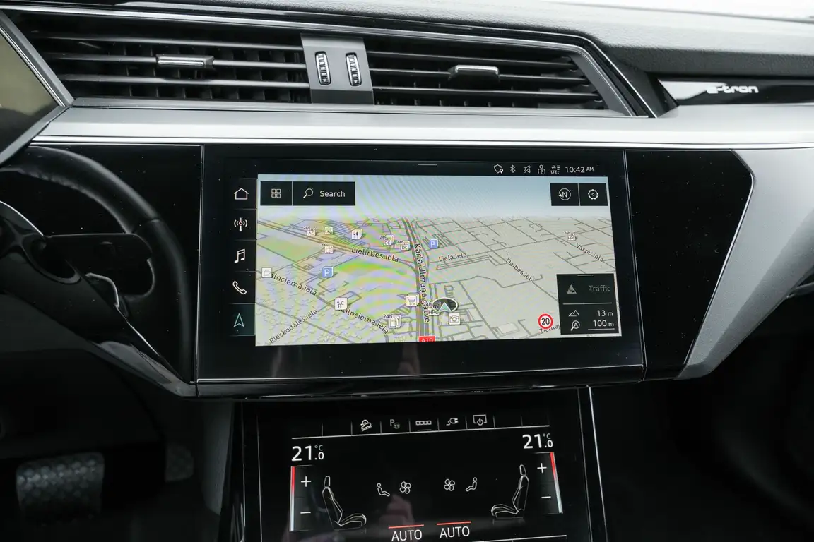 AUDI E-TRON