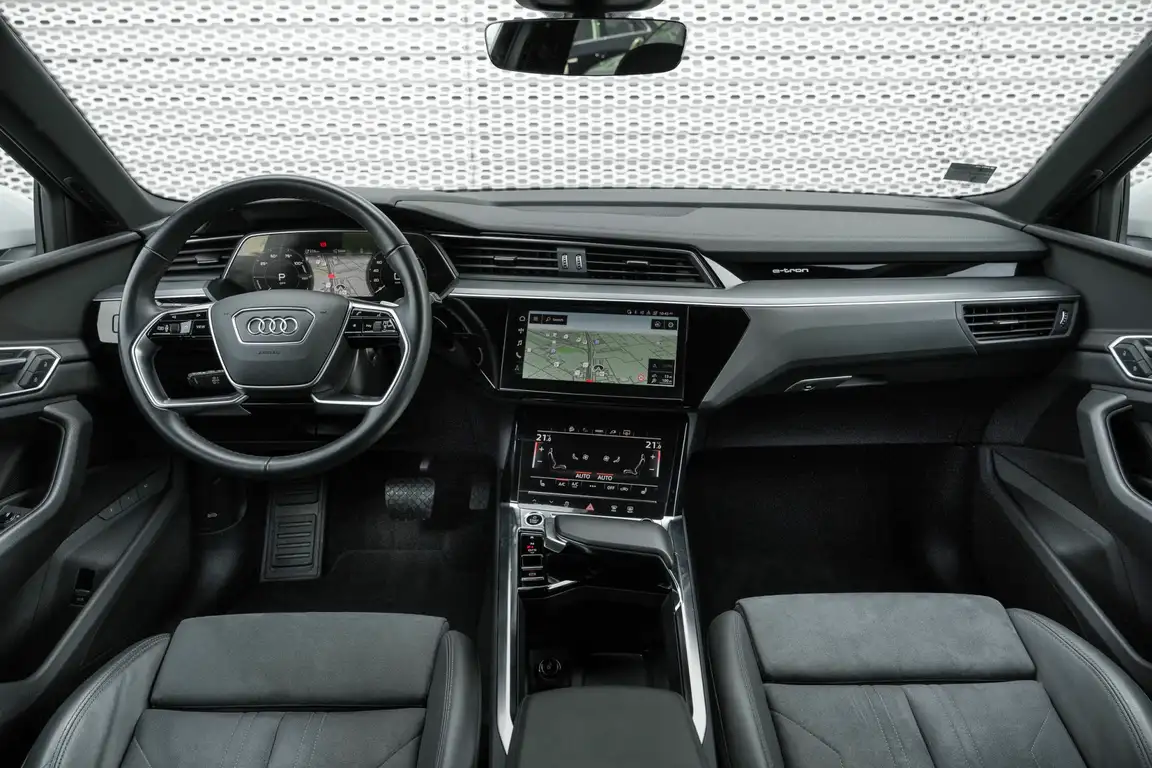 AUDI E-TRON