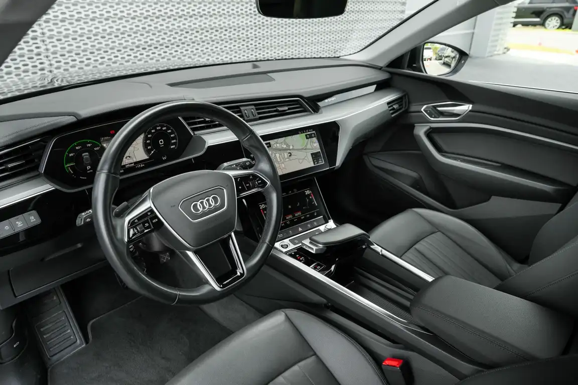 AUDI E-TRON