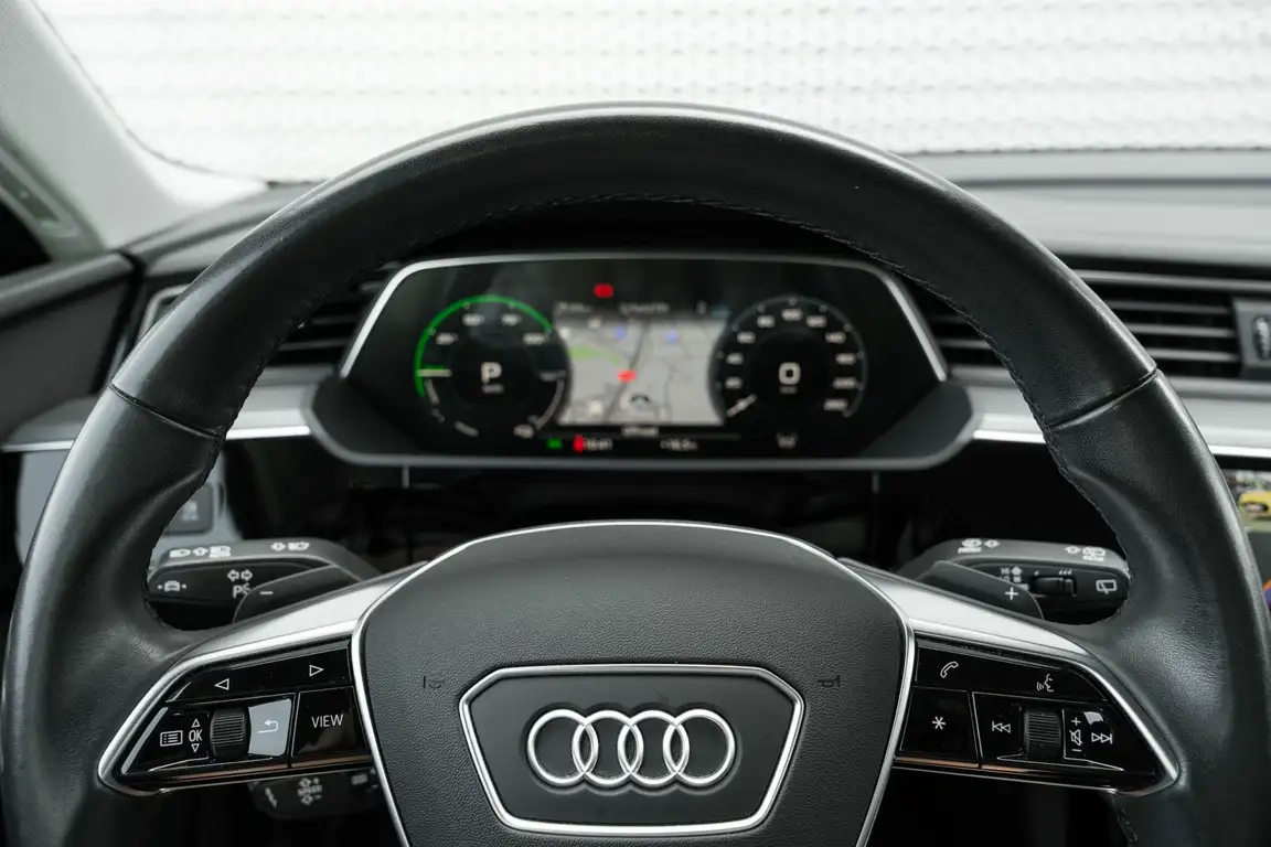 AUDI E-TRON