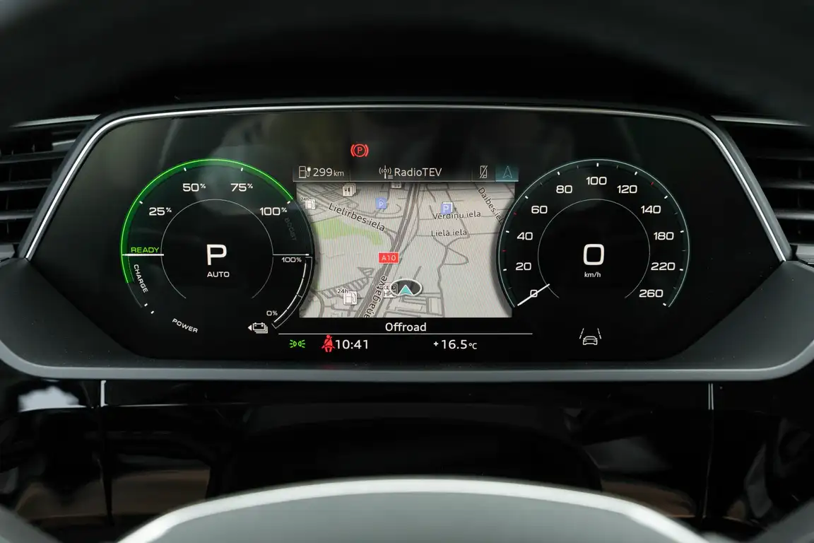 AUDI E-TRON