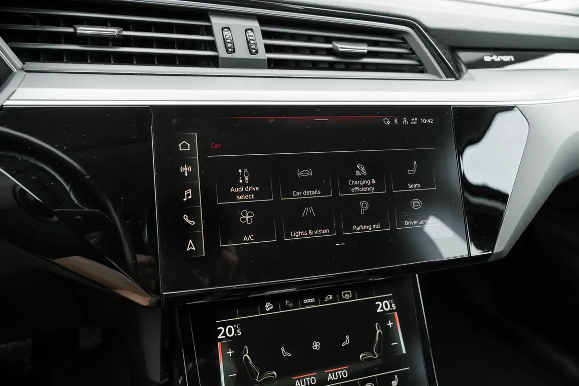 AUDI E-TRON