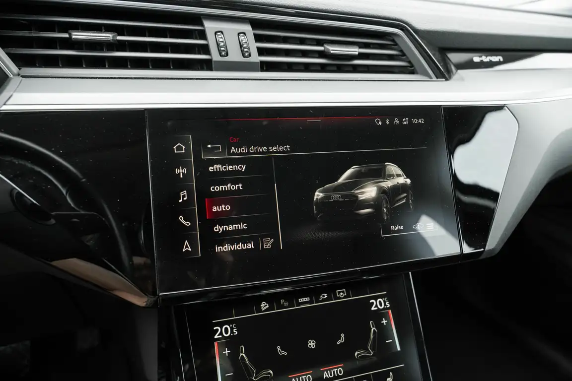 AUDI E-TRON