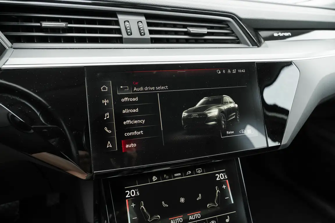AUDI E-TRON