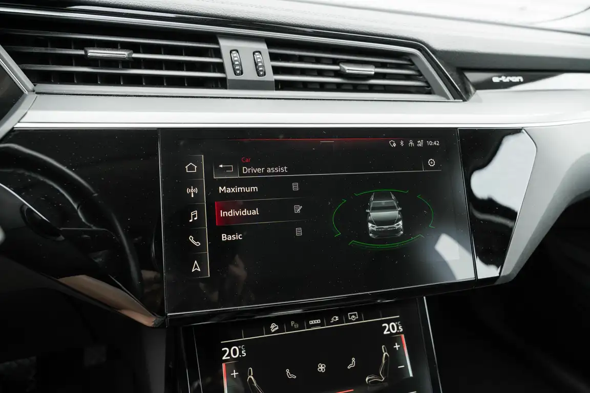 AUDI E-TRON