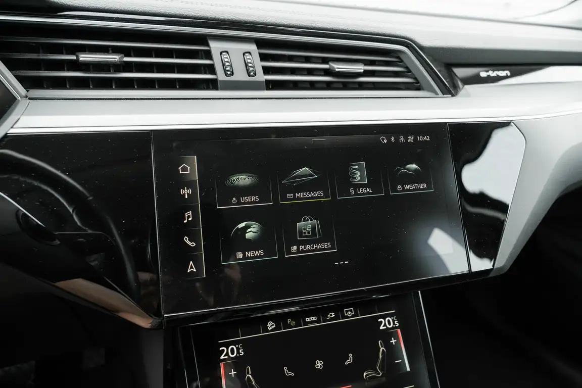 AUDI E-TRON