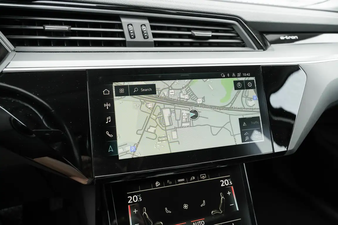 AUDI E-TRON