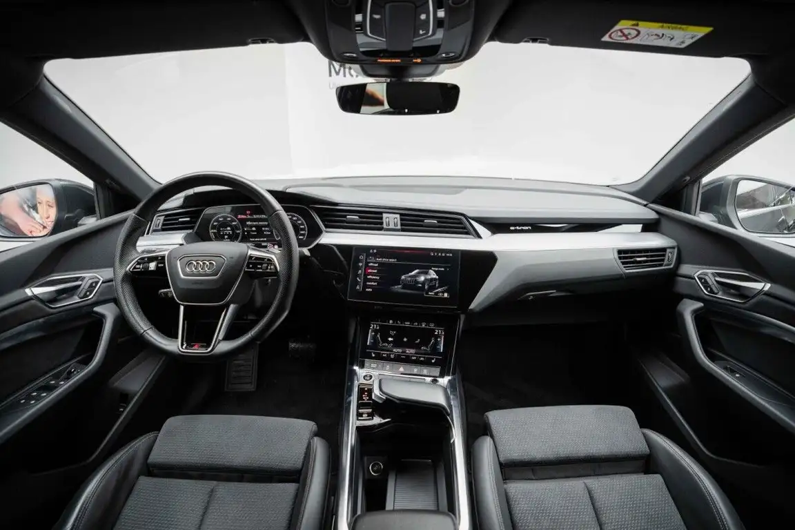 AUDI E-TRON