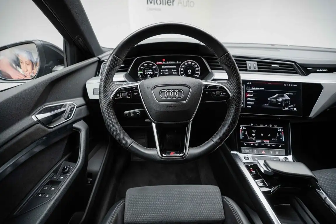 AUDI E-TRON