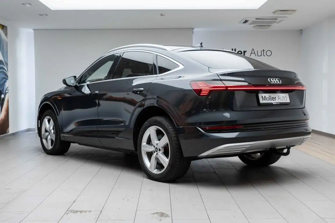 AUDI E-TRON