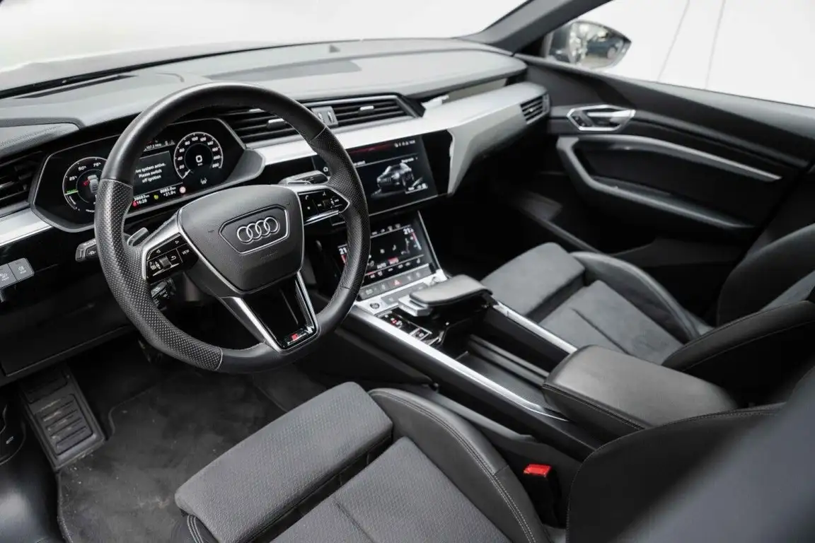 AUDI E-TRON