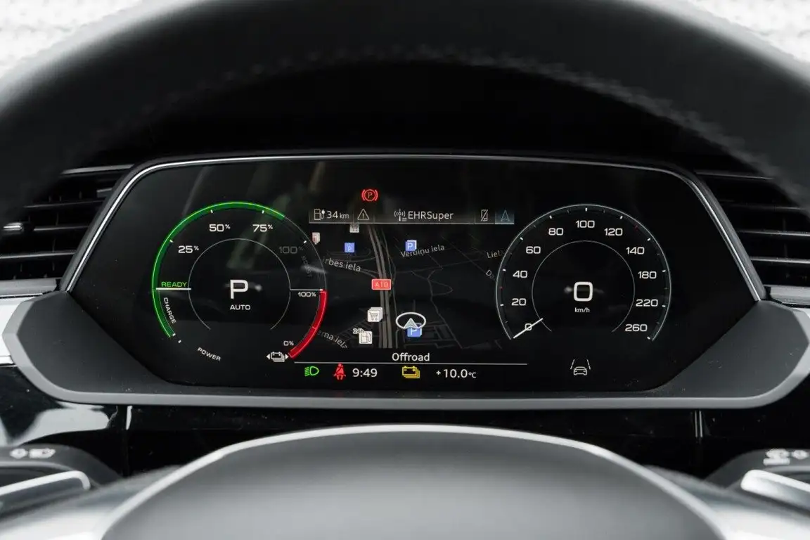 AUDI E-TRON