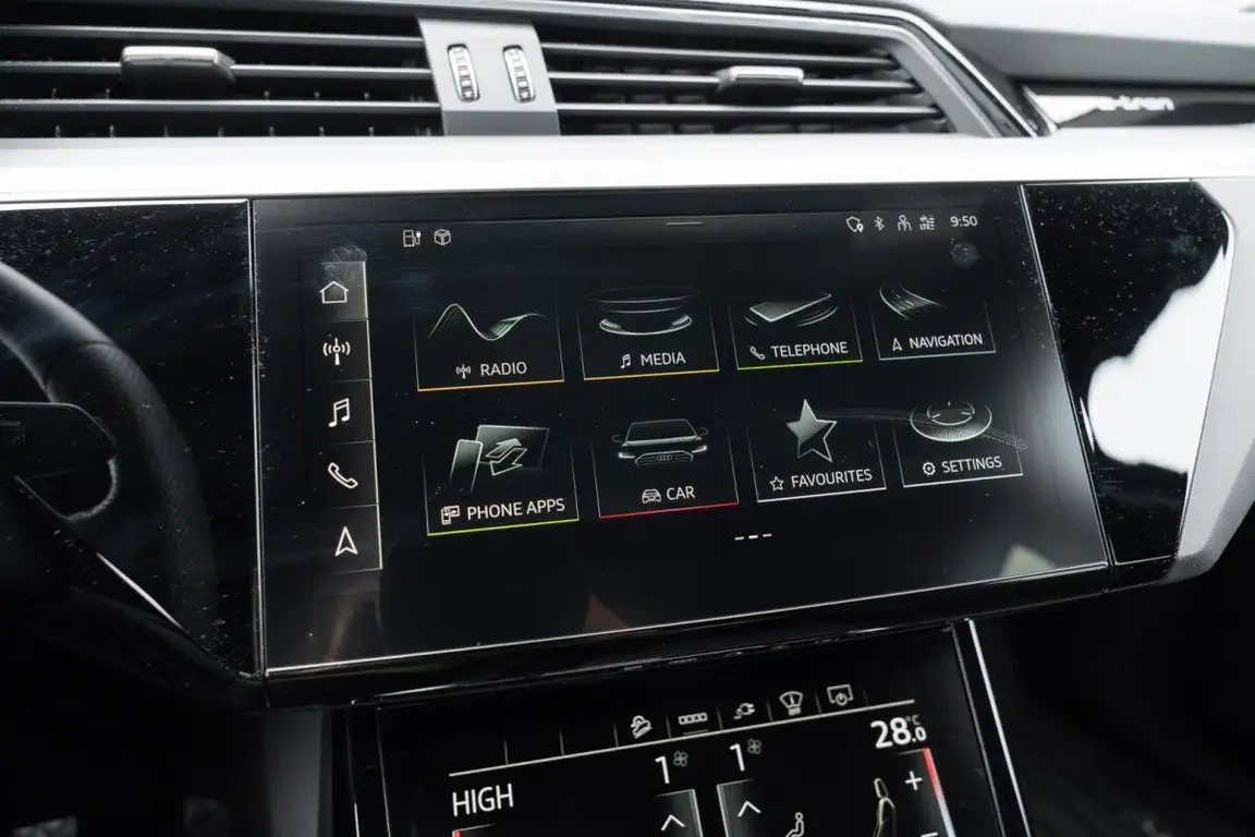 AUDI E-TRON