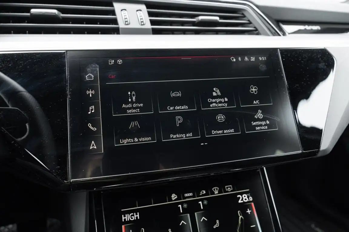 AUDI E-TRON