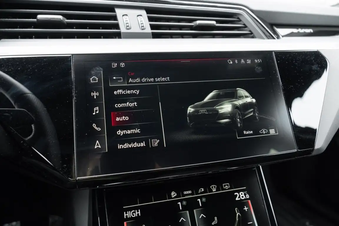 AUDI E-TRON