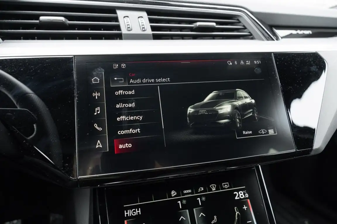 AUDI E-TRON