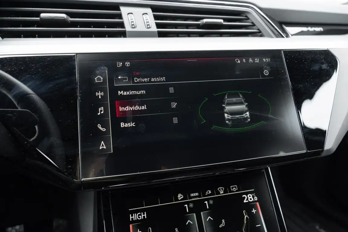 AUDI E-TRON