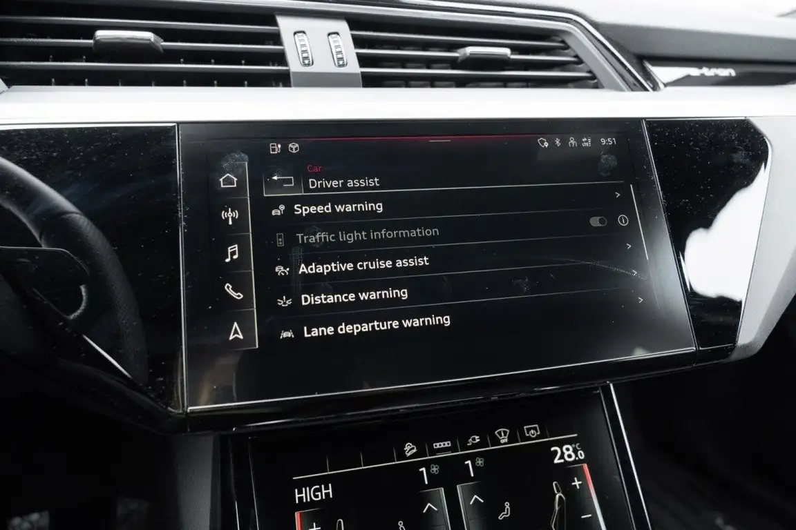 AUDI E-TRON