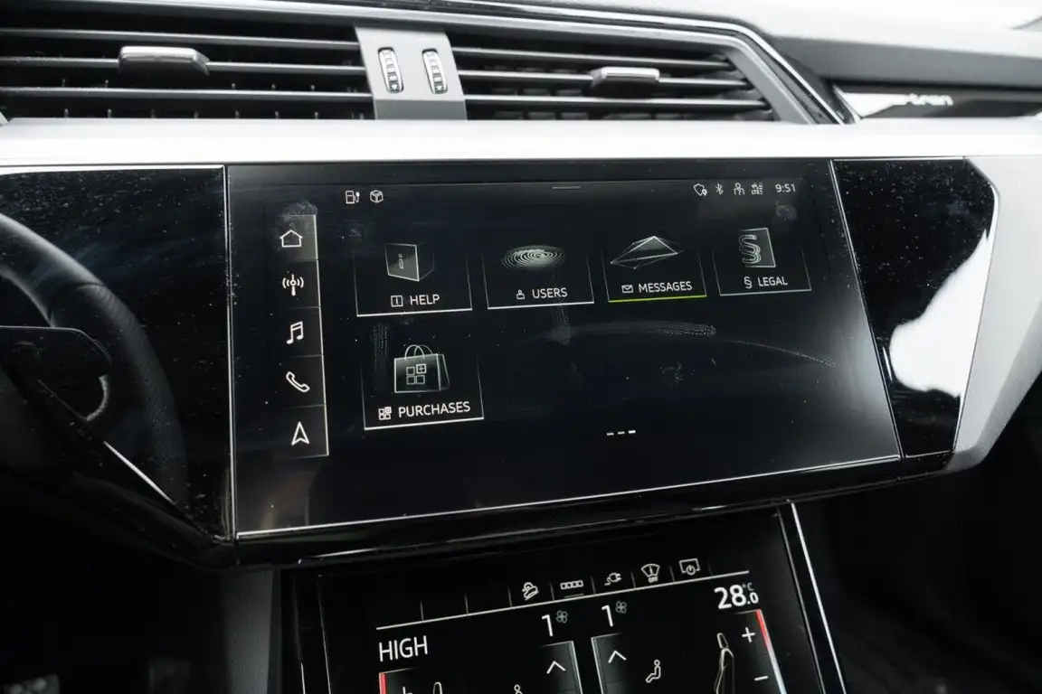 AUDI E-TRON