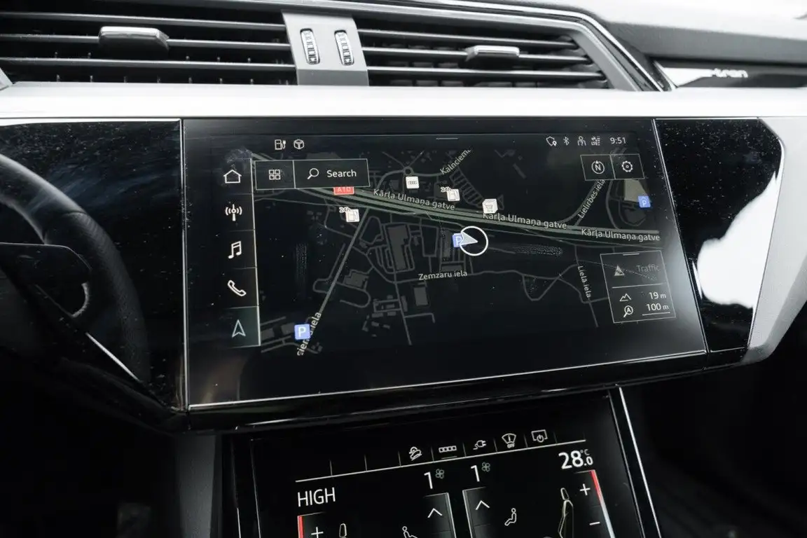 AUDI E-TRON