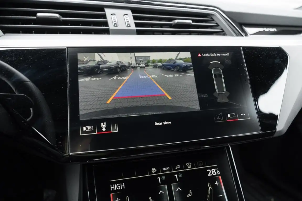 AUDI E-TRON