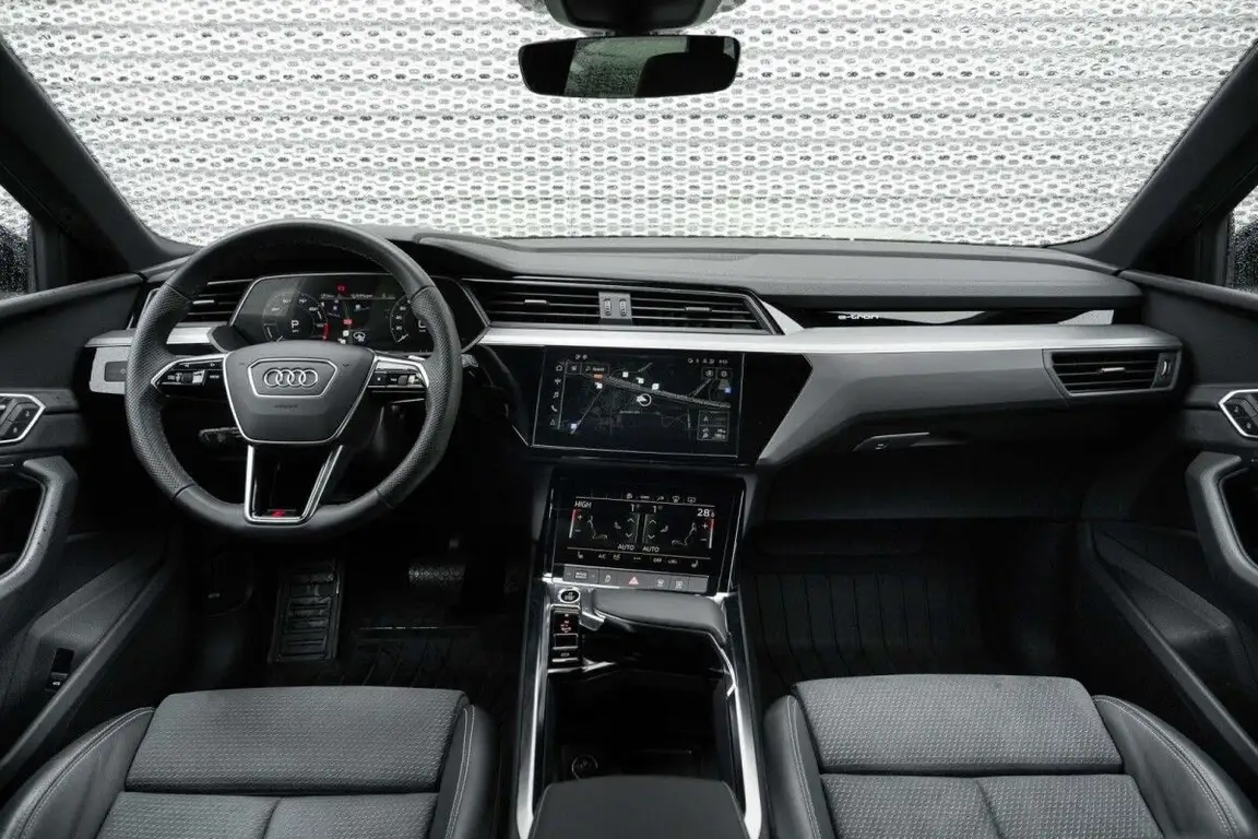 AUDI E-TRON