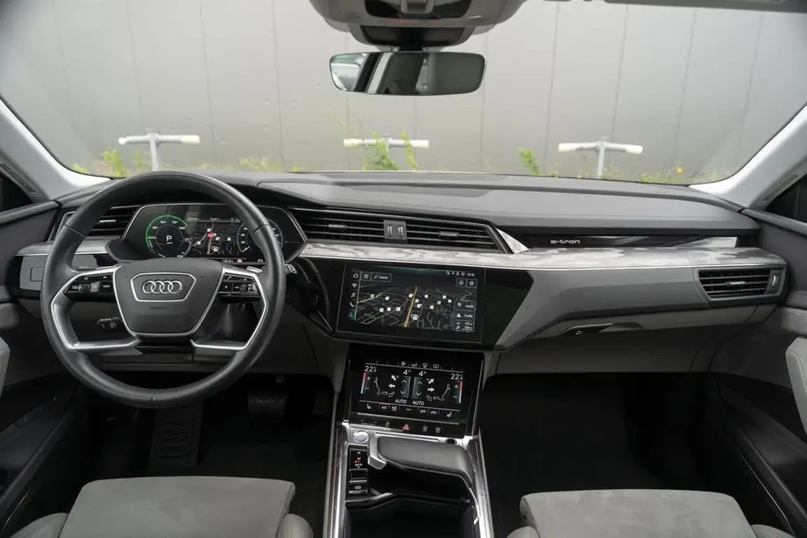 AUDI E-TRON