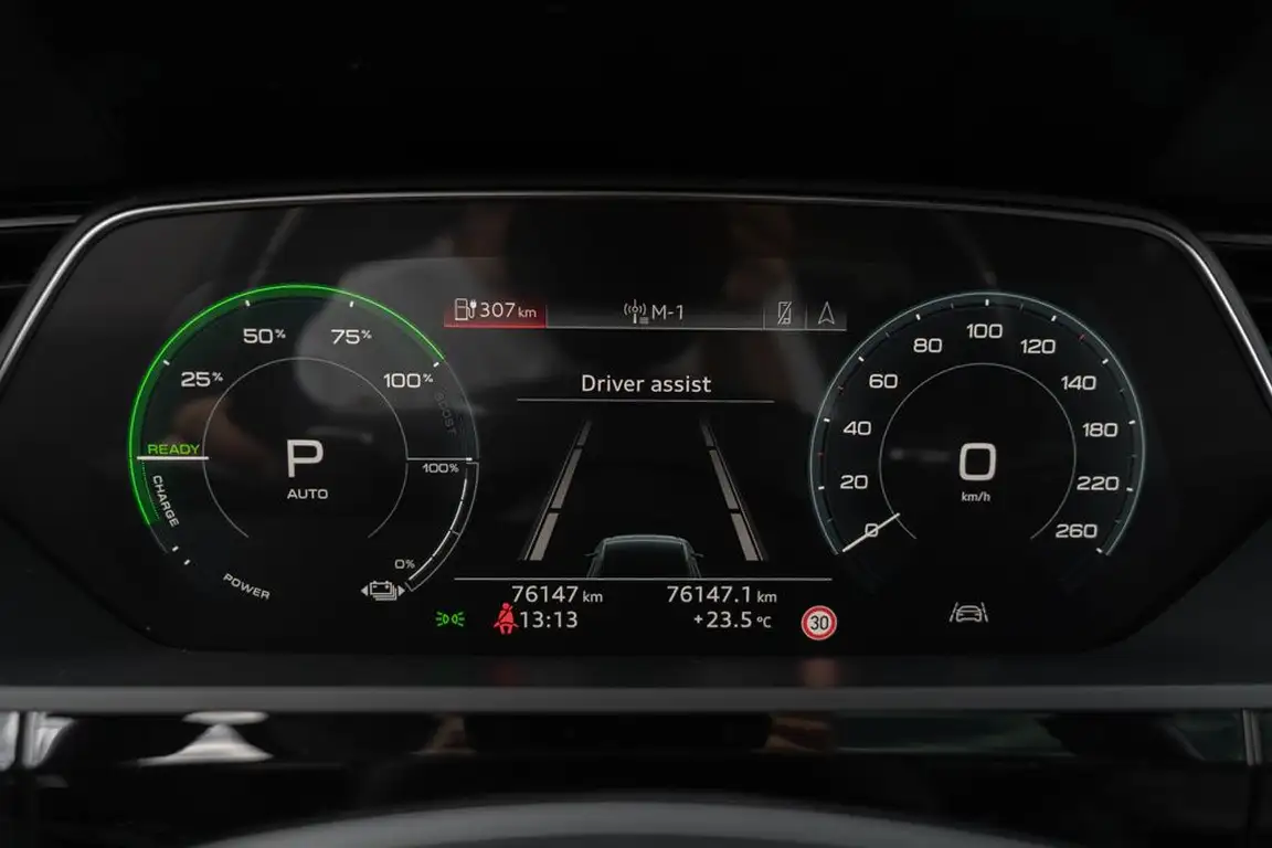 AUDI E-TRON