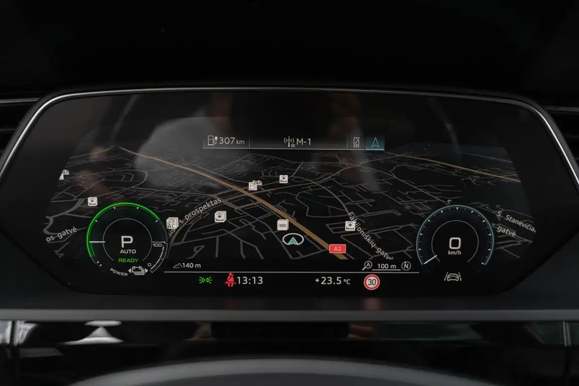 AUDI E-TRON