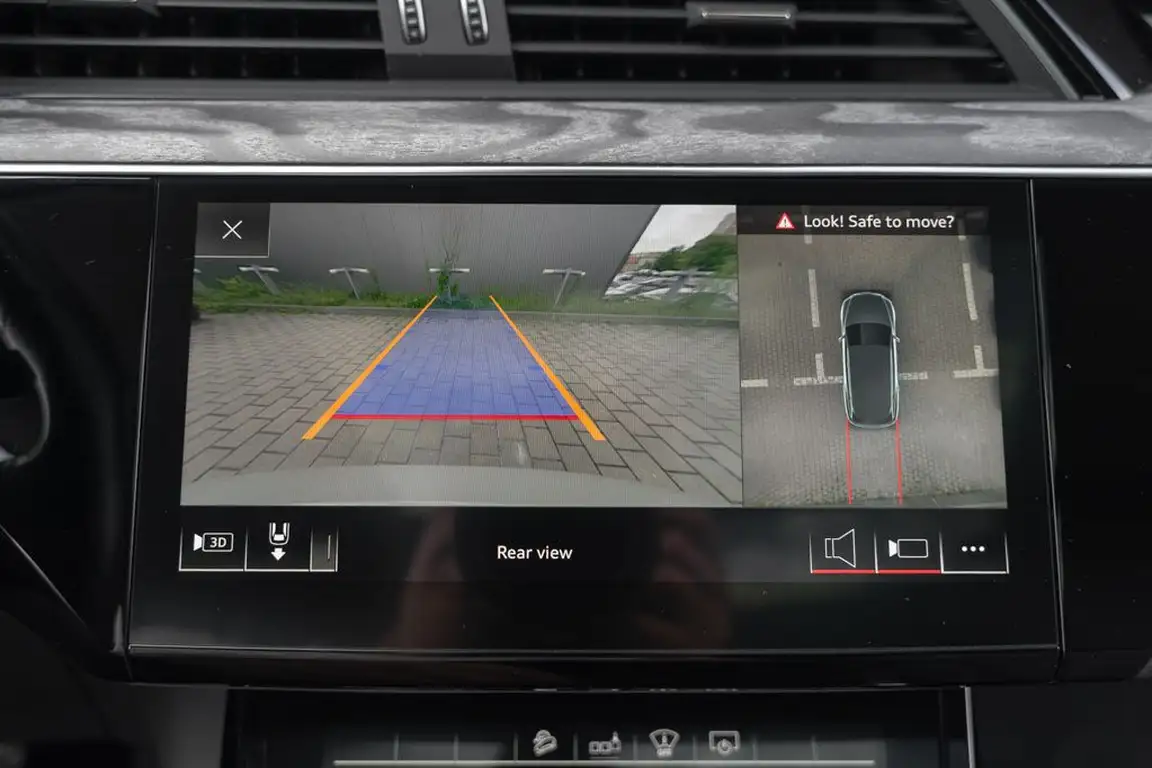 AUDI E-TRON