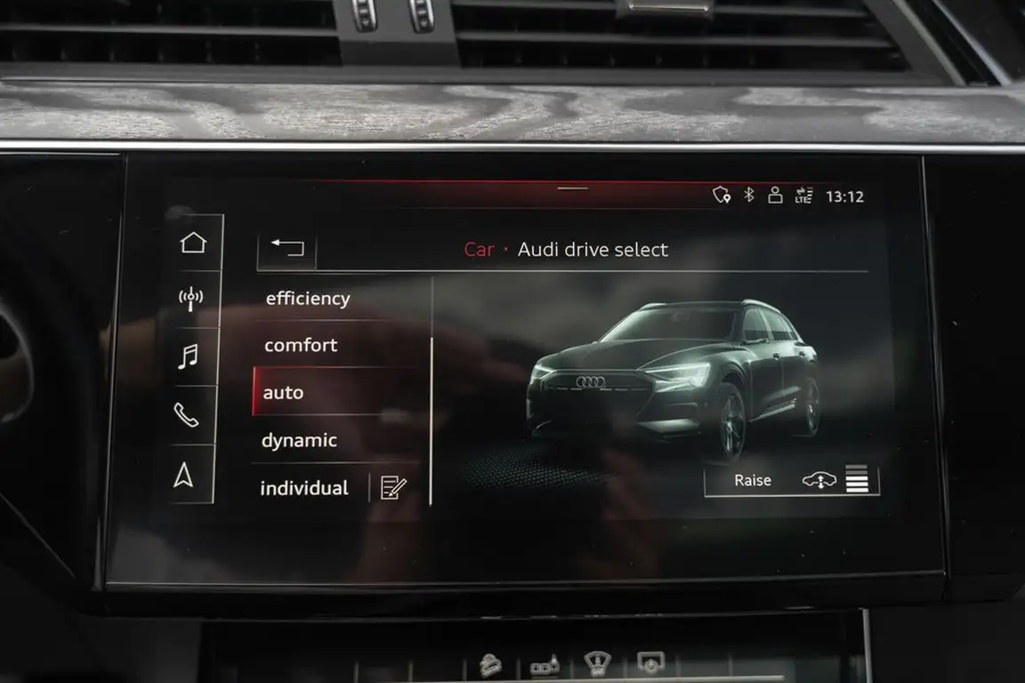 AUDI E-TRON