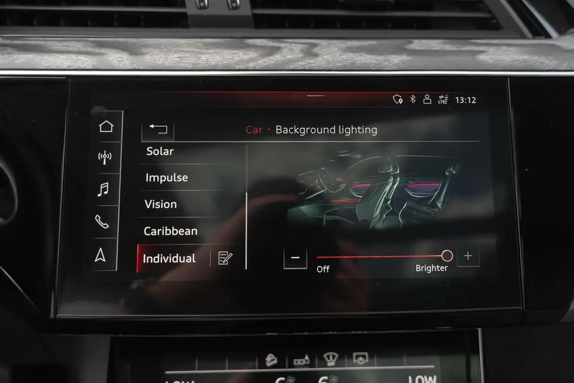AUDI E-TRON