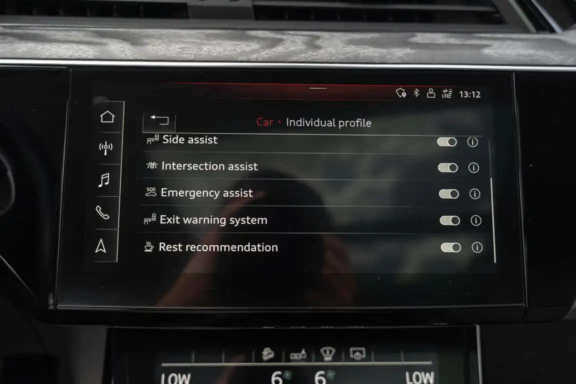 AUDI E-TRON