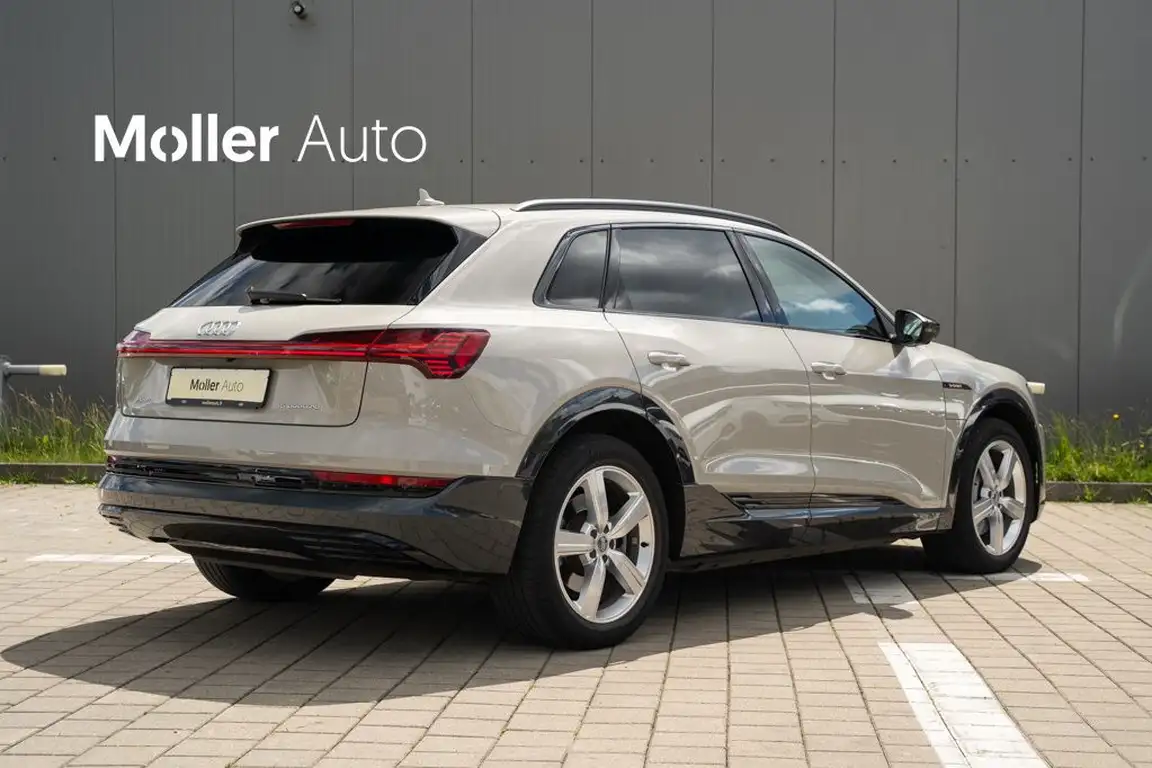 AUDI E-TRON