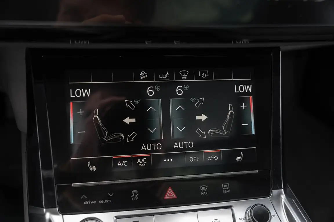 AUDI E-TRON