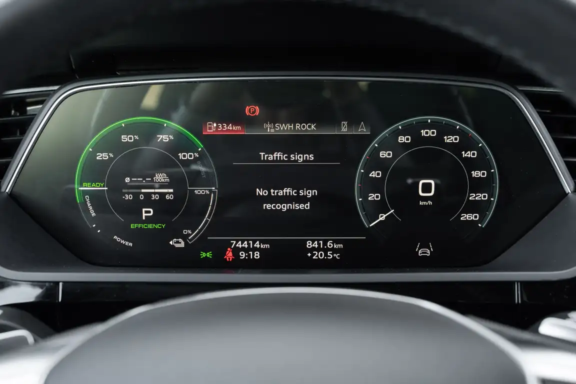 AUDI E-TRON