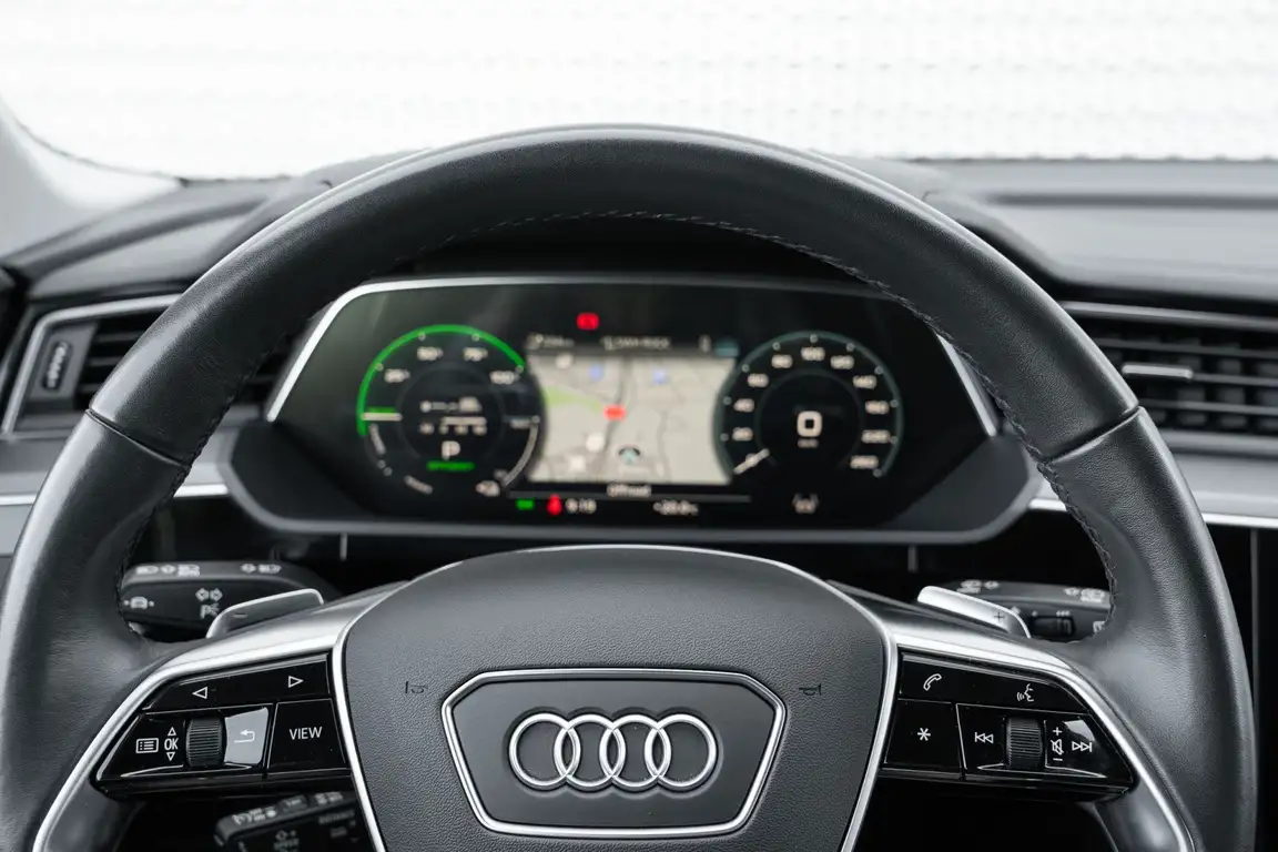 AUDI E-TRON
