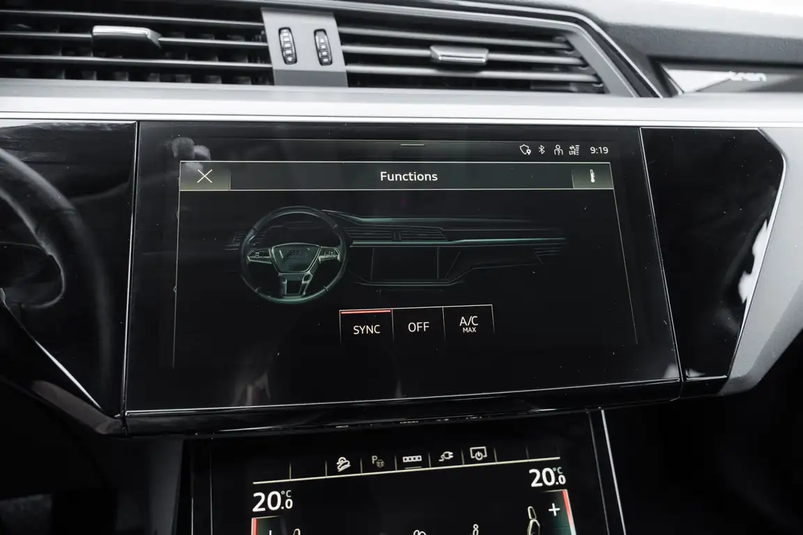 AUDI E-TRON