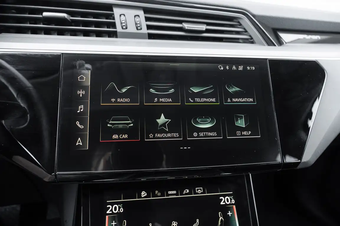 AUDI E-TRON