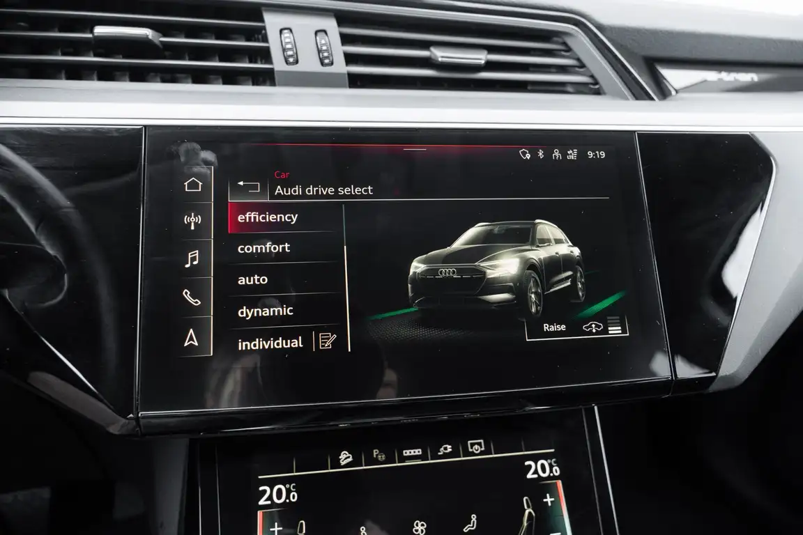 AUDI E-TRON