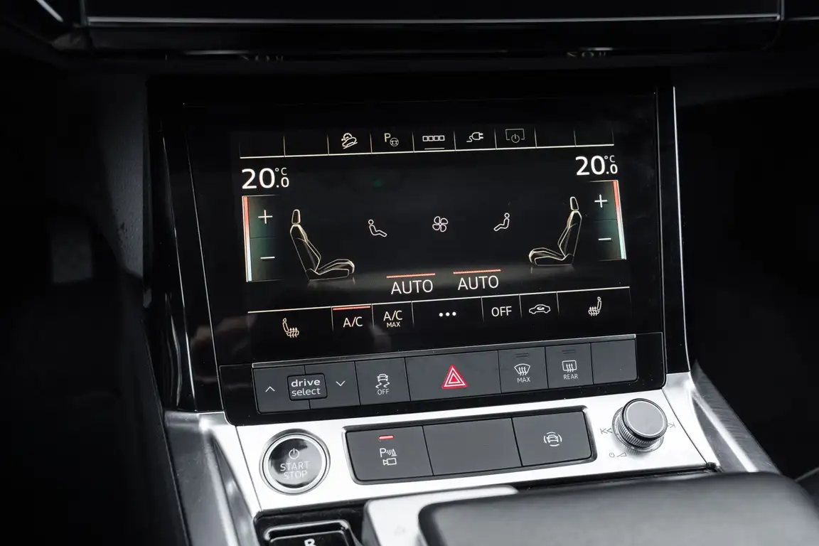 AUDI E-TRON