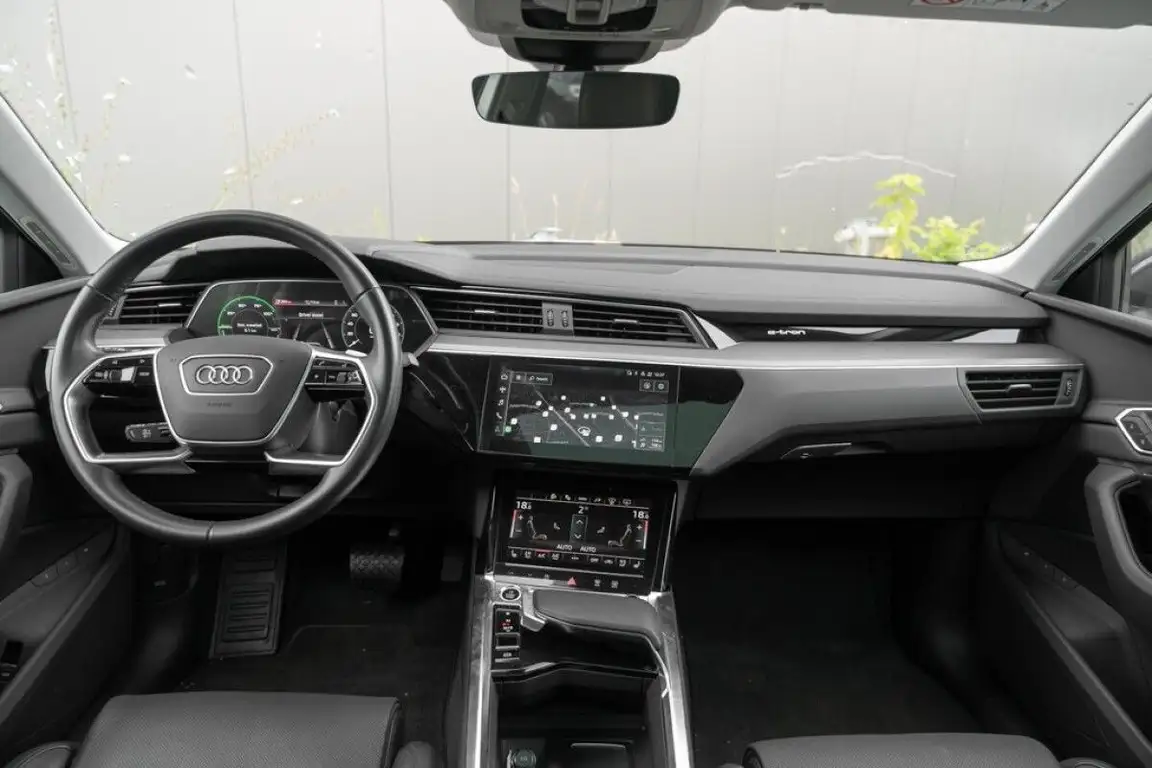 AUDI E-TRON