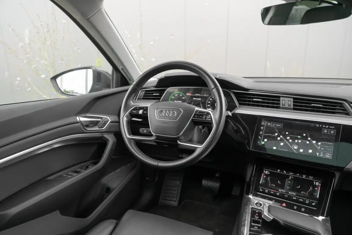 AUDI E-TRON