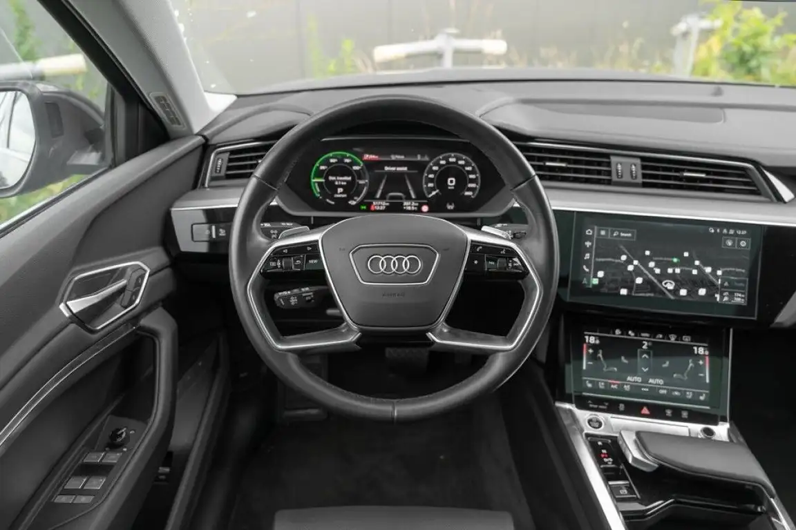 AUDI E-TRON