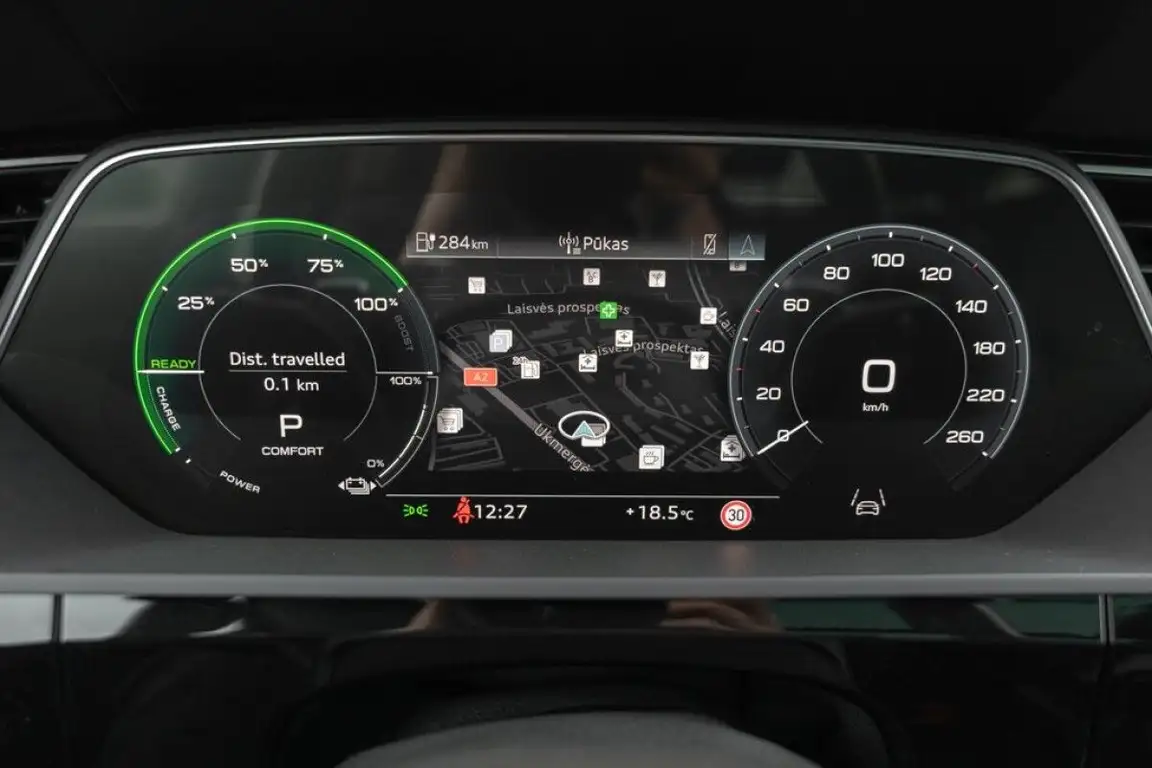 AUDI E-TRON