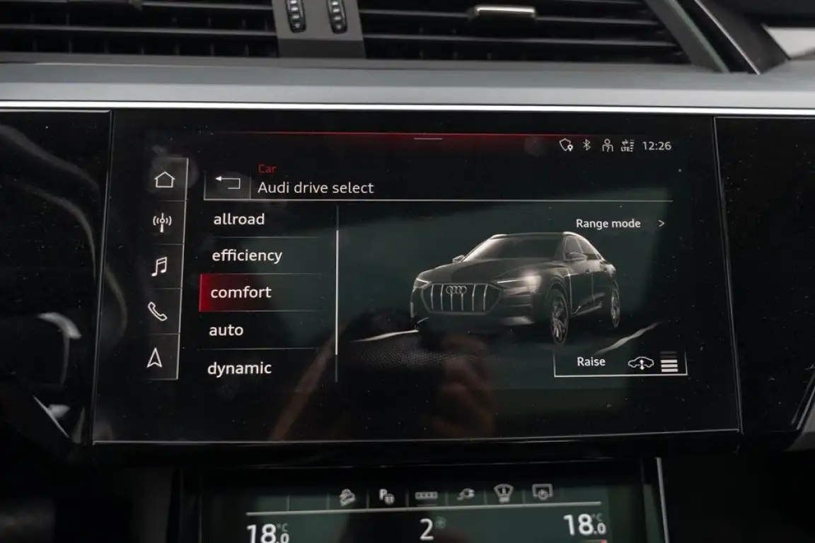 AUDI E-TRON