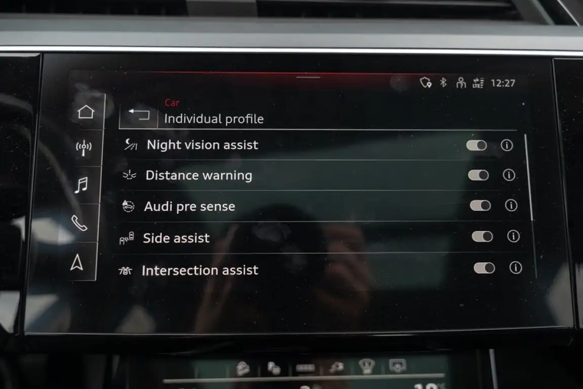 AUDI E-TRON