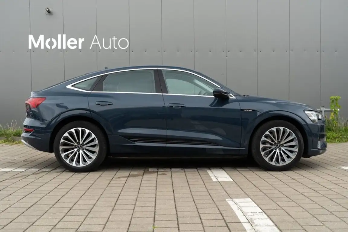 AUDI E-TRON